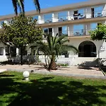Restaurant La Madrague מלון 3*