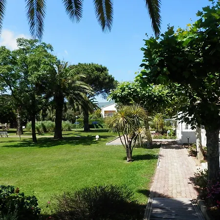 ホテル Restaurant La Madrague 3*
