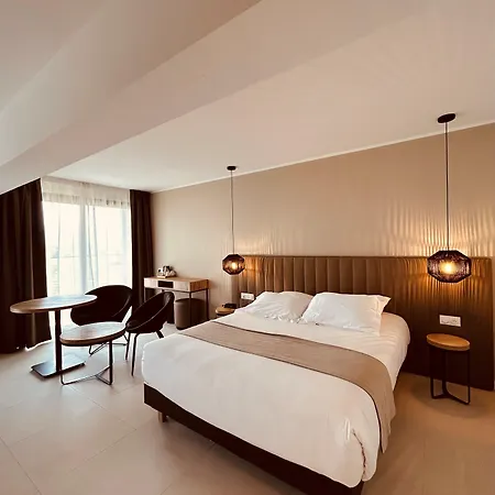 ホテル Restaurant La Madrague 3*