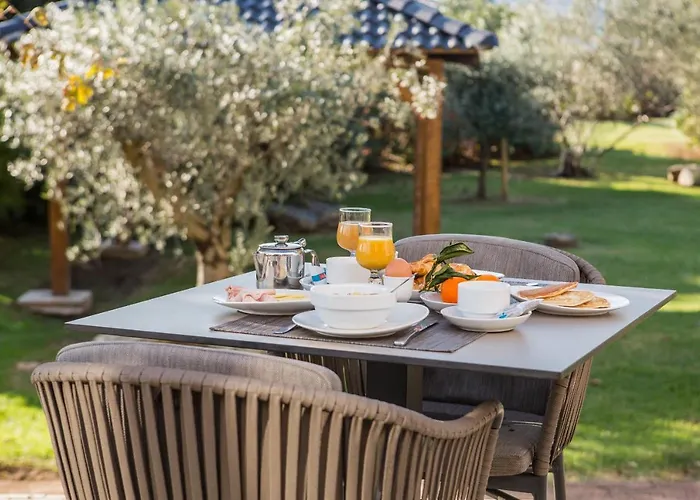 Отель Restaurant La Madrague 3*