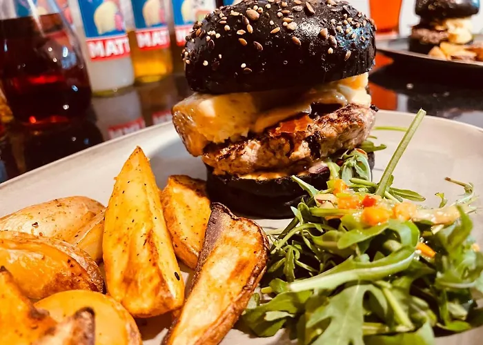 Отель Restaurant La Madrague 3*