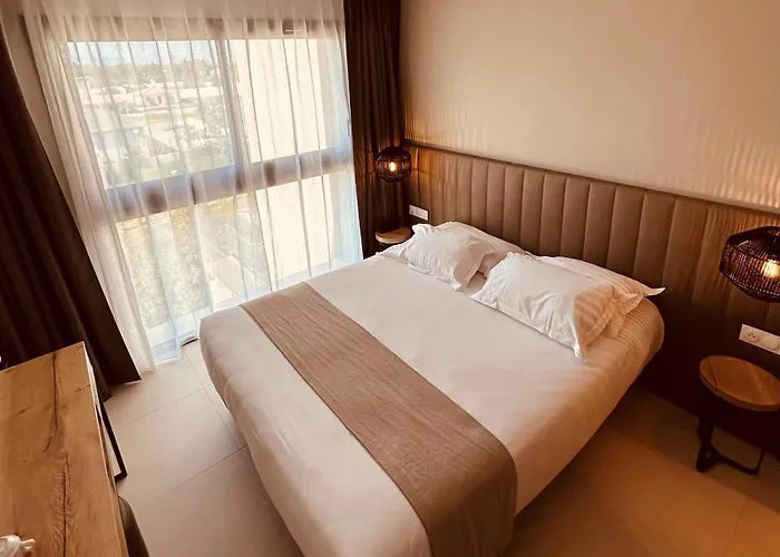 Restaurant La Madrague Отель Люссиана