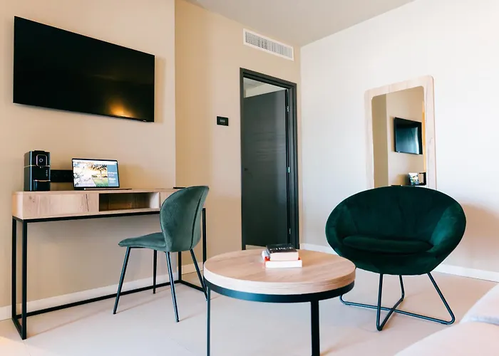 Hotel Restaurant La Madrague 3*