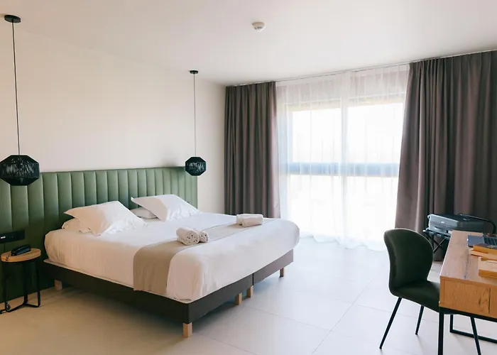 Отель Restaurant La Madrague Люссиана