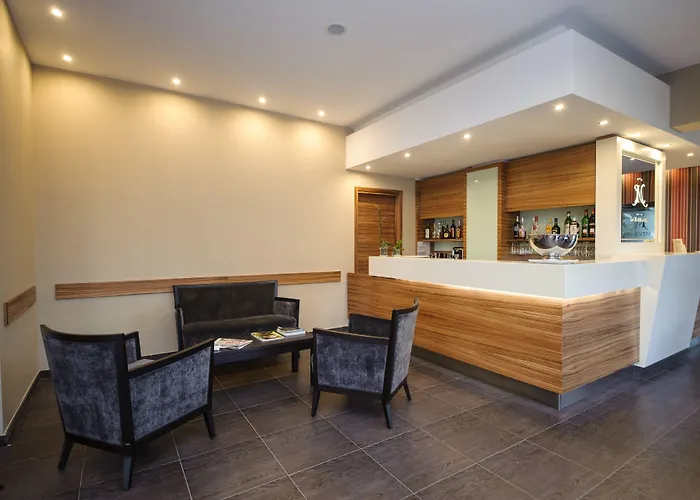 Hotel Restaurant La Madrague 3*