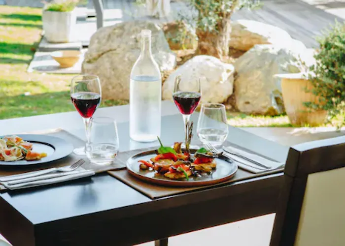 Отель Restaurant La Madrague Люссиана