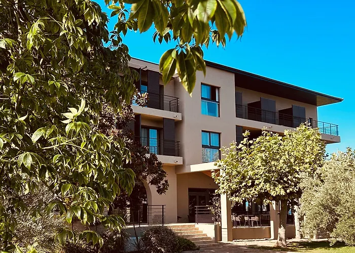 Отель Restaurant La Madrague 3*