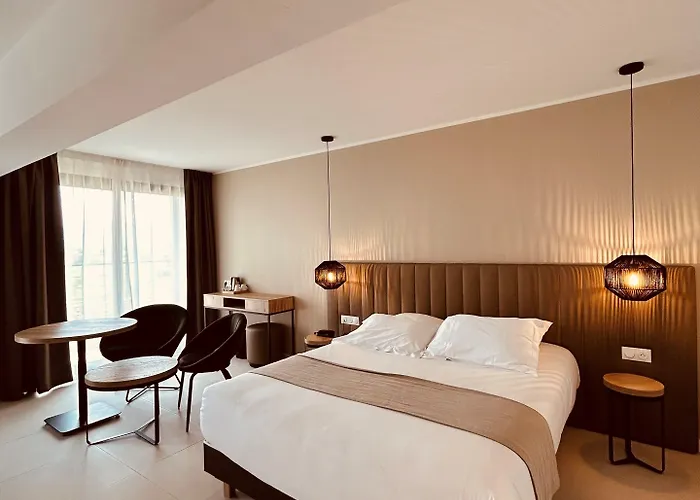 Hotel Restaurant La Madrague 3*